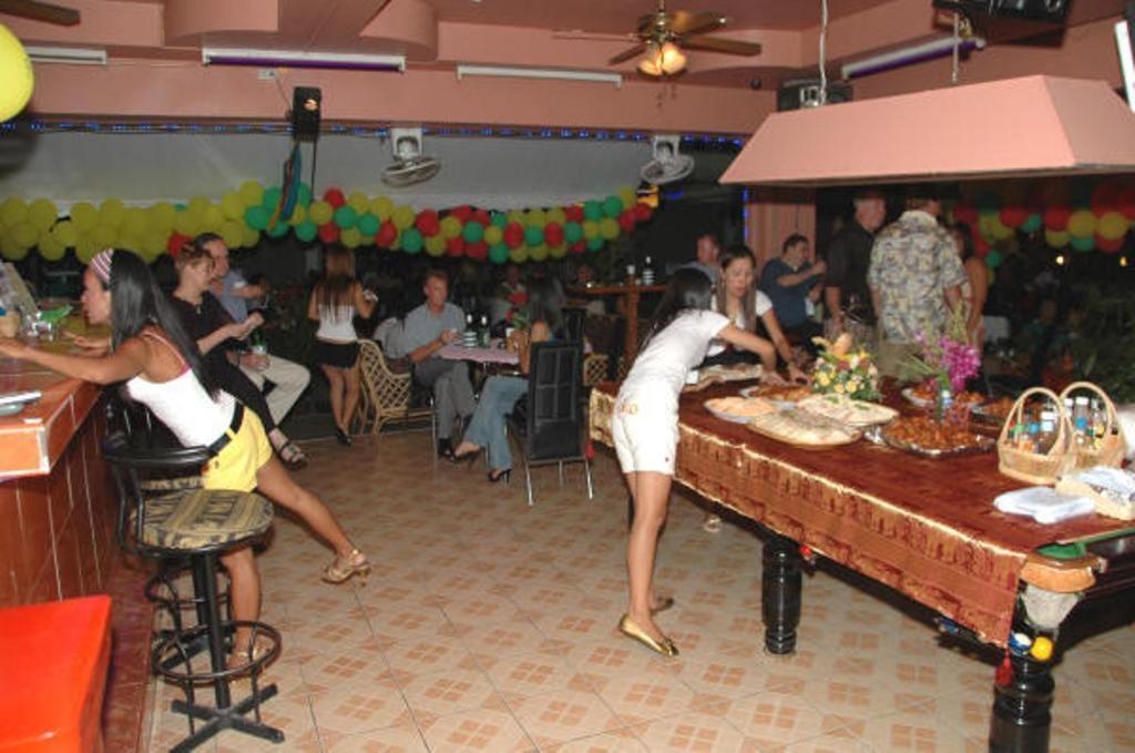 Billabong Hotel Pattaya Exterior photo